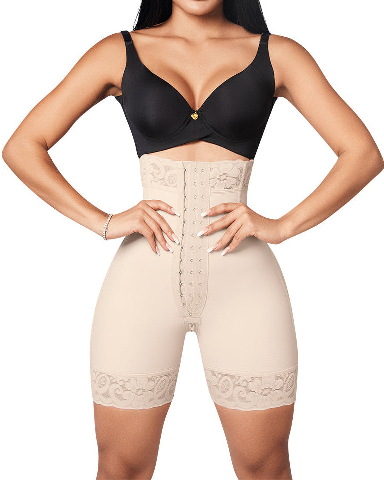 Shaper Short With Brooches