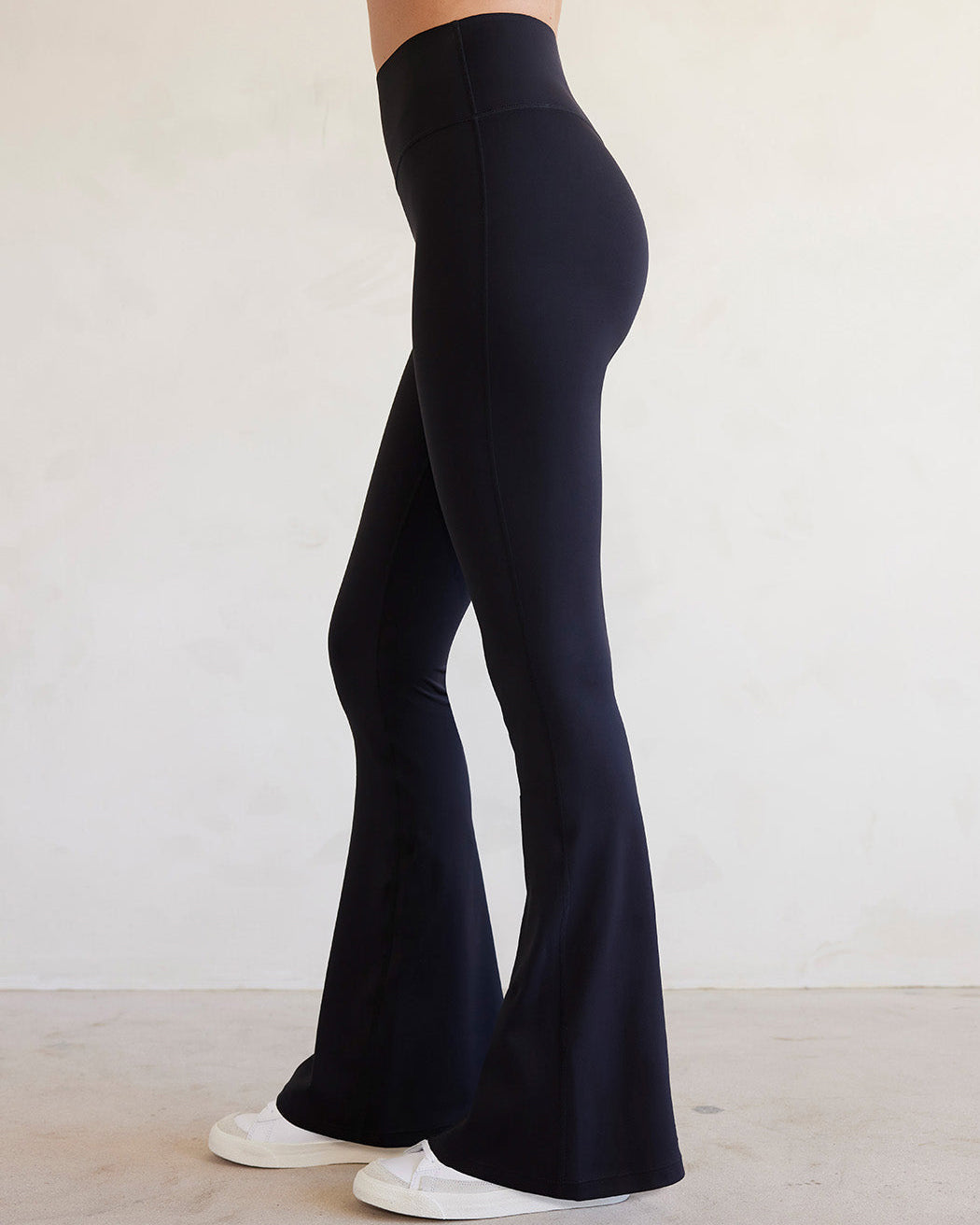 High Rise Flare Pants In Diamond Compression - Black